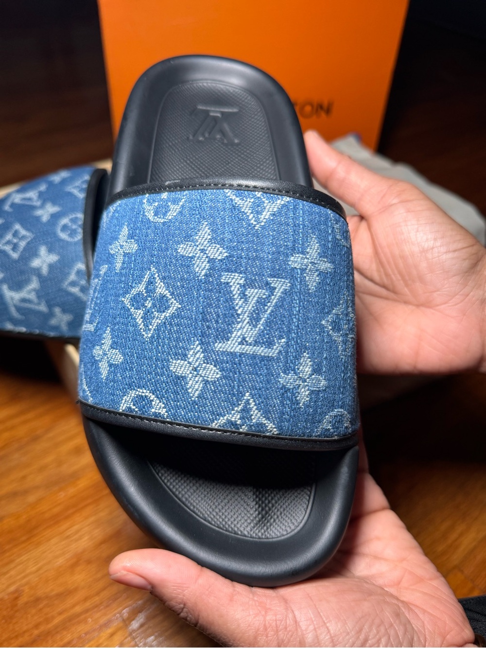 Women’s slides size 7